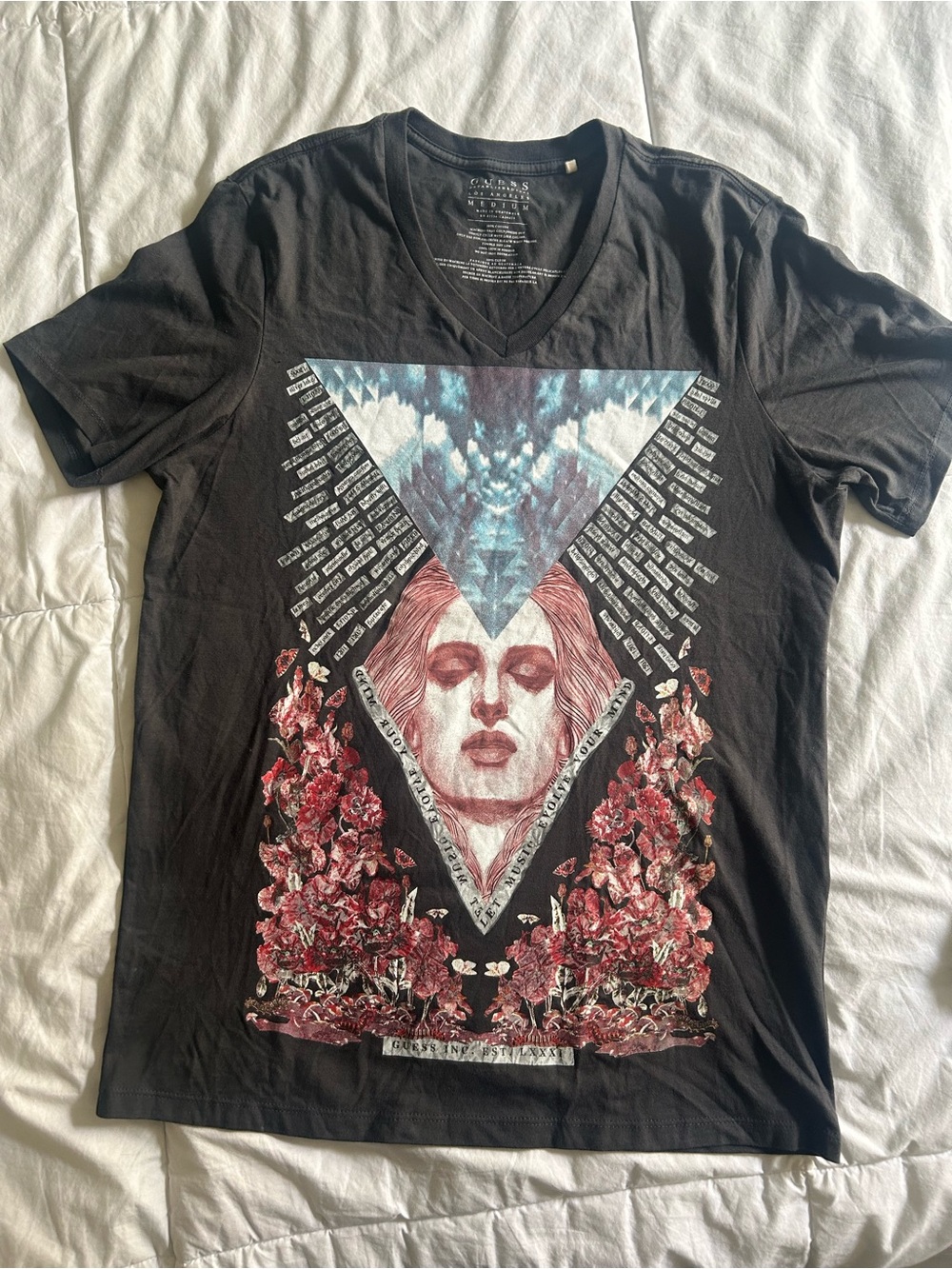 Guess Men's Surreal Graphic V-Neck T-Shirt Grey Size Medium